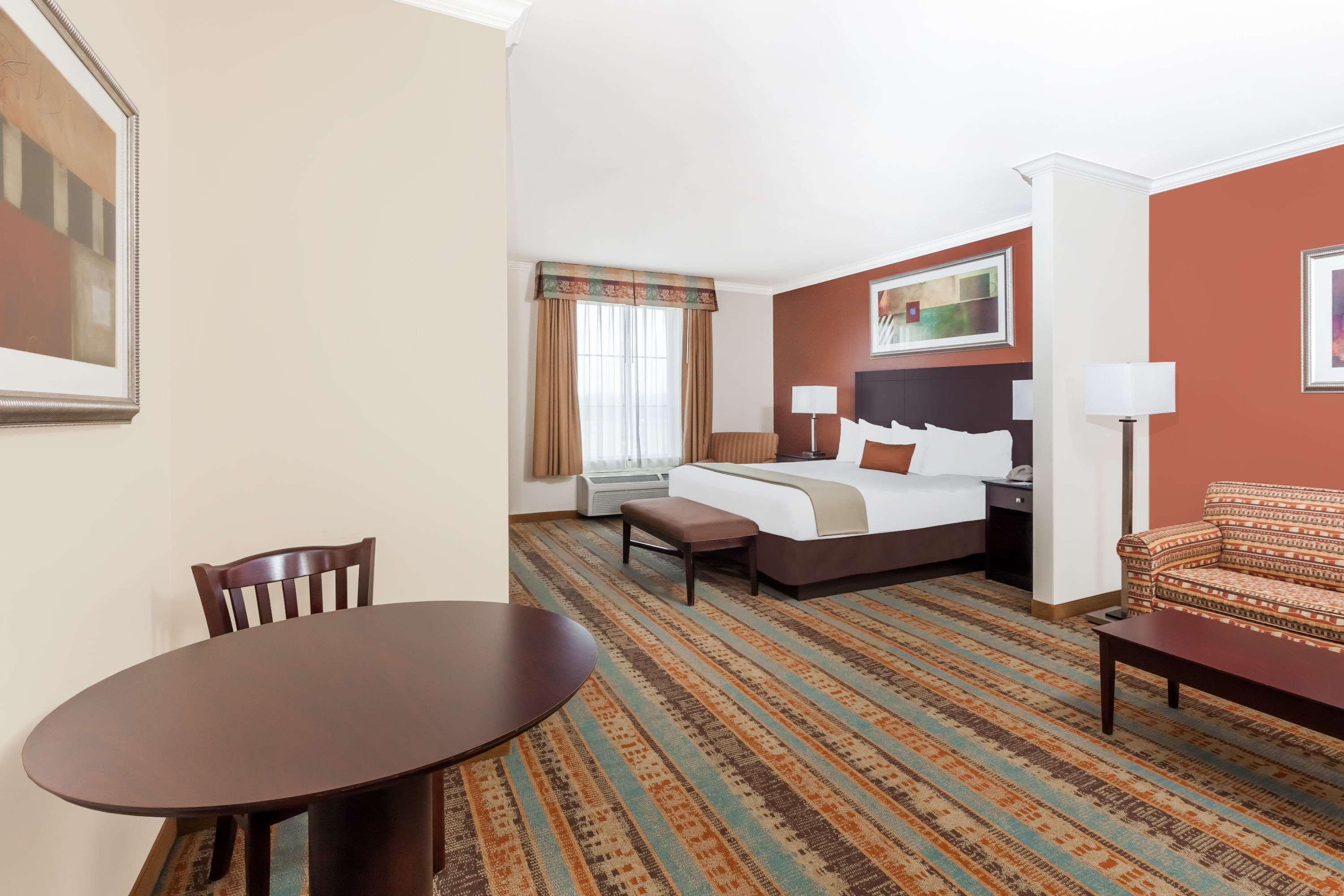 Hotel Baymont By Wyndham Henderson Exterior foto
